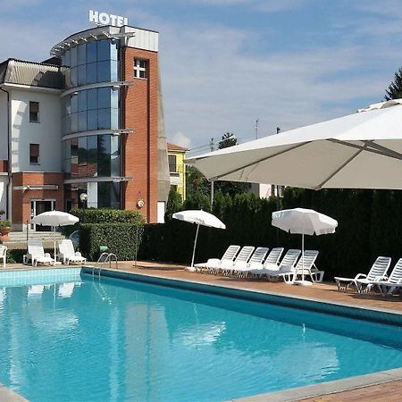 Hotel Nuova Italia Gozzano Esterno foto