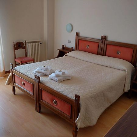 Hotel Nuova Italia Gozzano Esterno foto