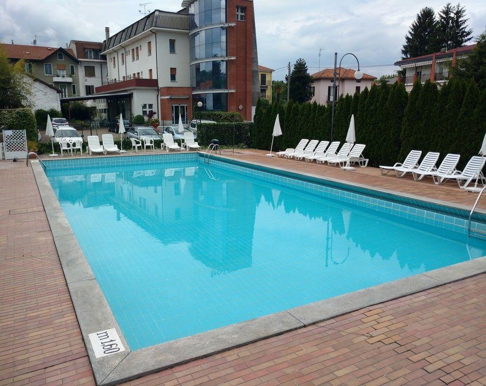 Hotel Nuova Italia Gozzano Esterno foto