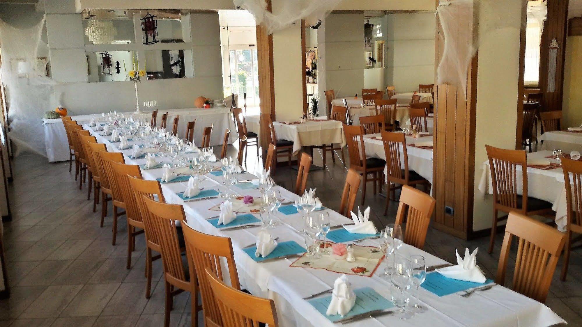 Hotel Nuova Italia Gozzano Esterno foto
