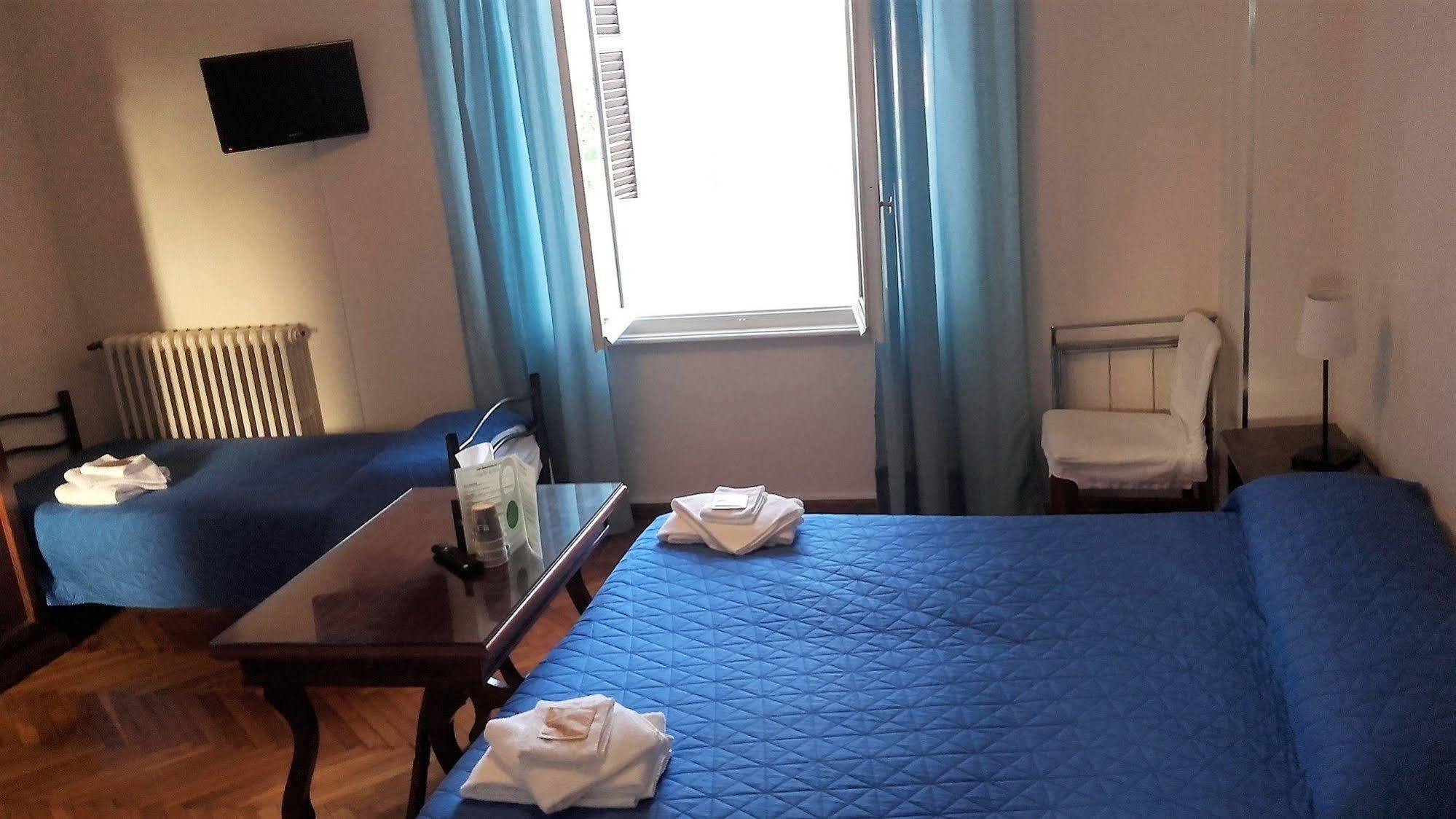 Hotel Nuova Italia Gozzano Esterno foto
