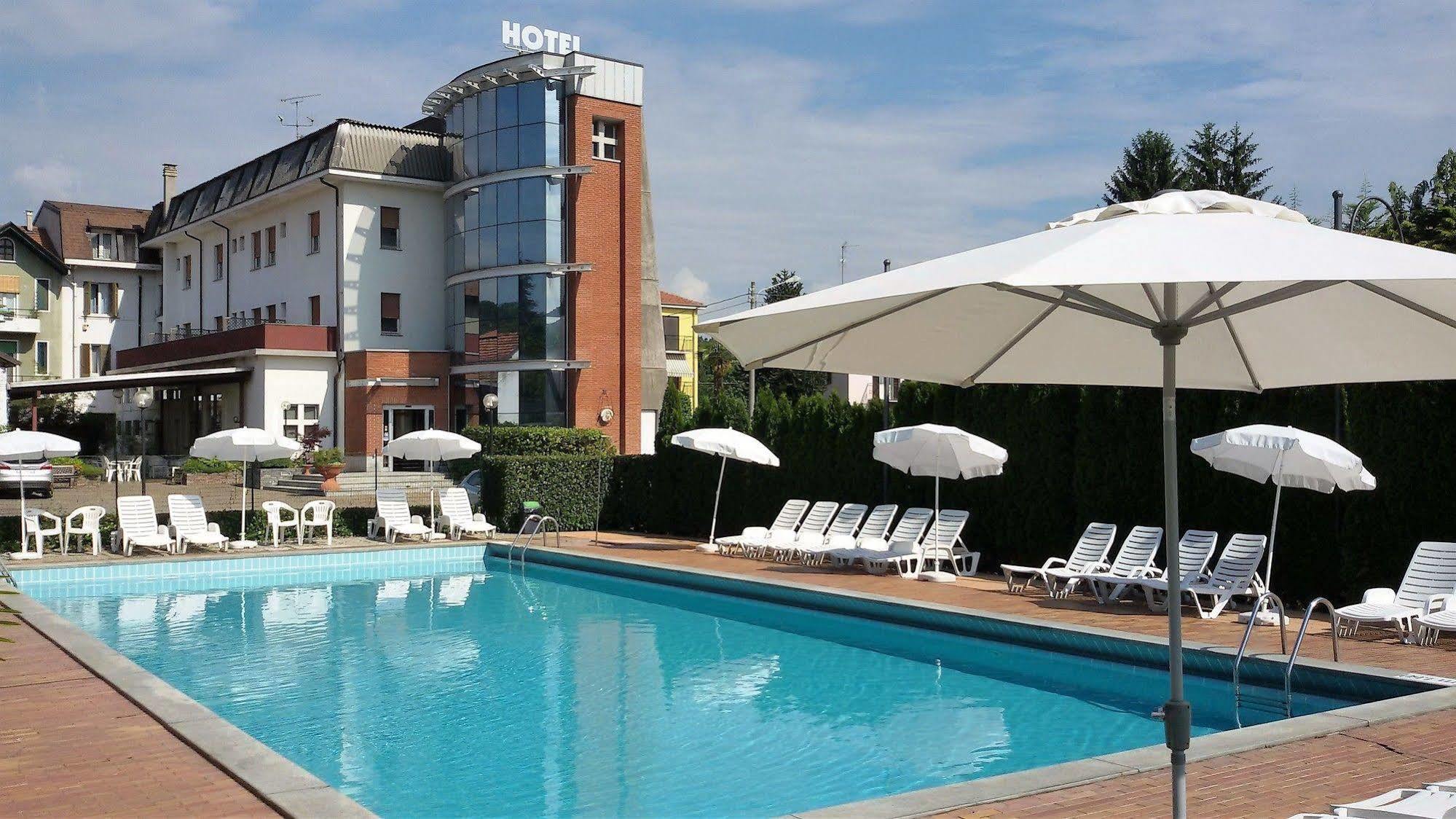 Hotel Nuova Italia Gozzano Esterno foto