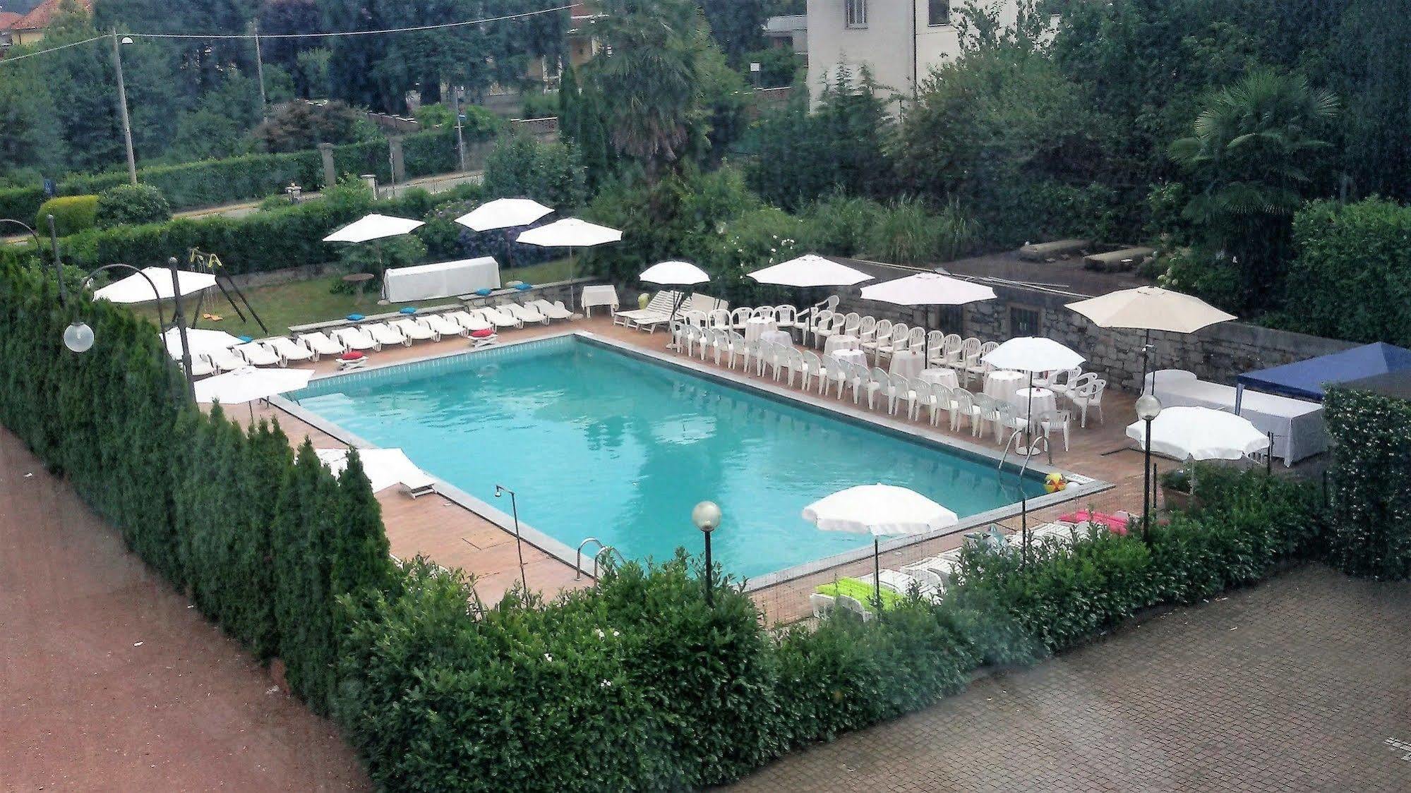 Hotel Nuova Italia Gozzano Esterno foto