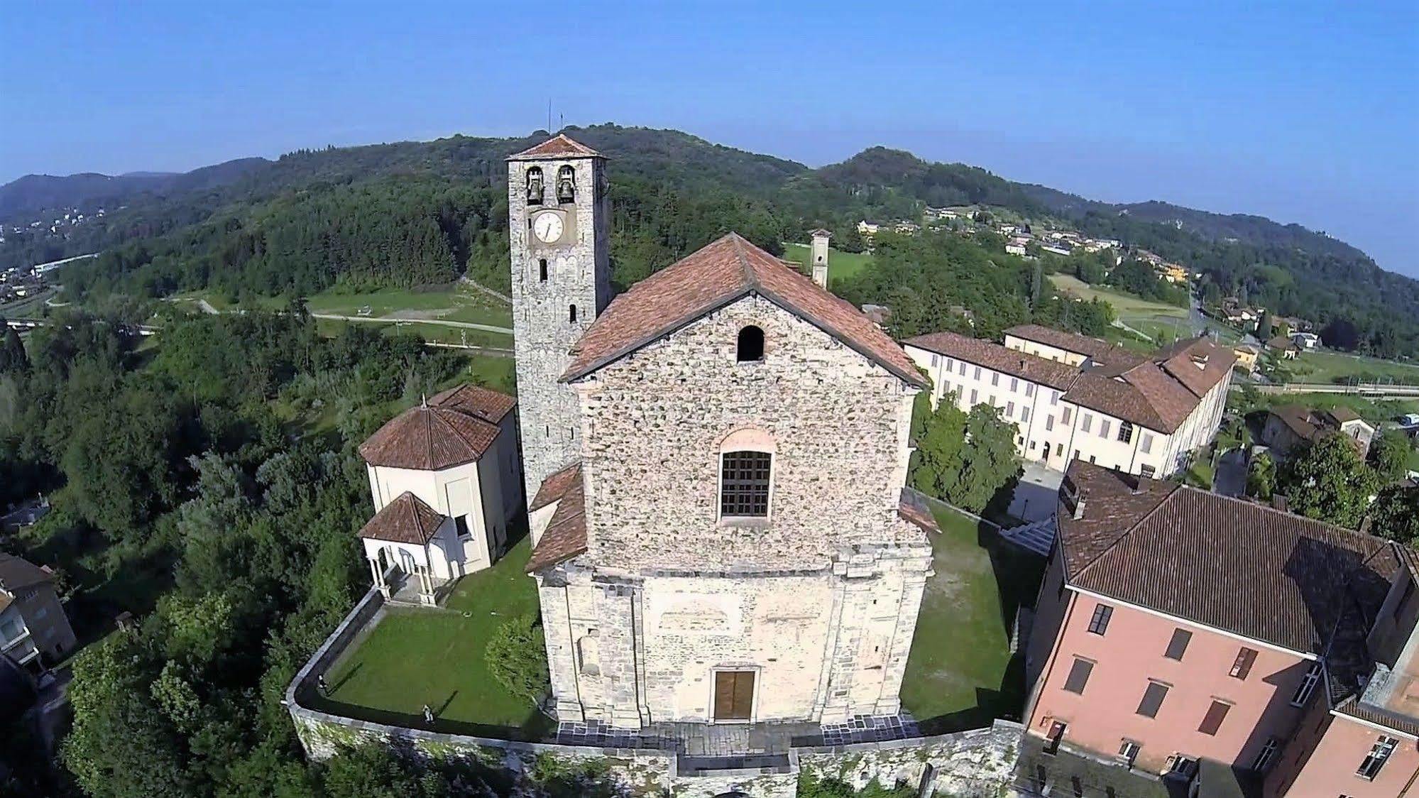Hotel Nuova Italia Gozzano Esterno foto